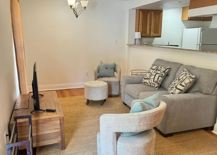 Pass Christian Condo Perfect For Cruising The Coast, Golf Trips, Snow Birds Located On Golf Course