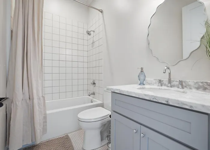 Spacious 3Br - Pool - Beach Nearby